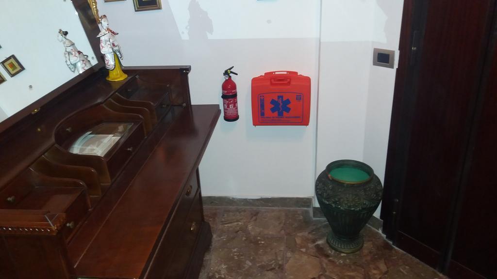 Guest House Il Marchese Del Grillo Rome Luaran gambar